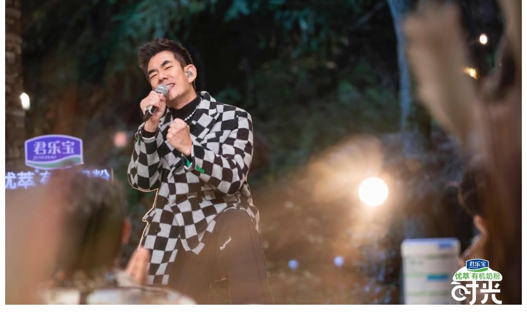 《時(shí)光音樂會》收視三次奪冠，張杰改編鳳凰傳奇炸翻全場