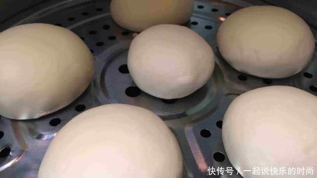和面光加酵母可不行，往里加几滴“它”，蒸什么都松软好吃！