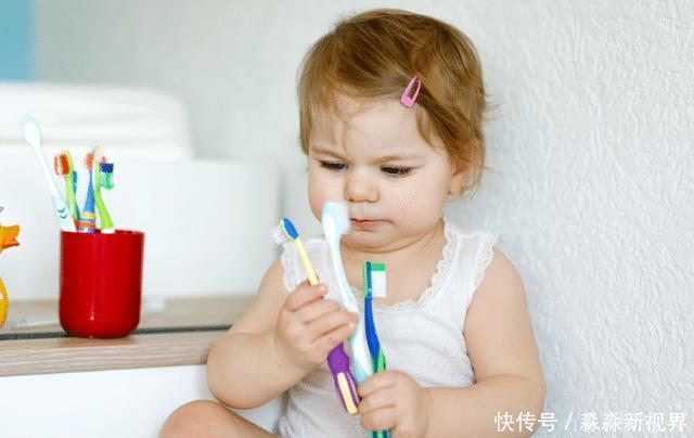 小宝宝|牙科医生提醒，孩子正在换牙的父母们，你们一直都做错了什么