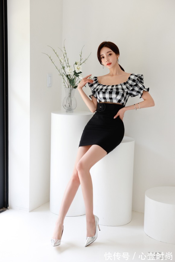 包臀裙|女神孙允珠高清时尚搭配:花束格纹层叠梦蕊黑白包臀裙