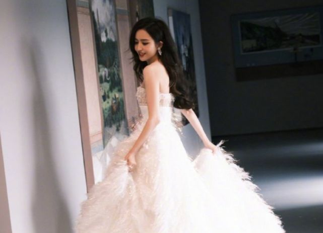 佟麗婭女團造型引爭議，被指毫無辨識度，還被認成是“秦牛正威”