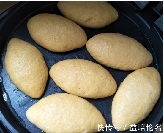 酥脆|很多人不爱吃玉米面,试试这个新做法,香甜酥脆,一顿5个不够吃