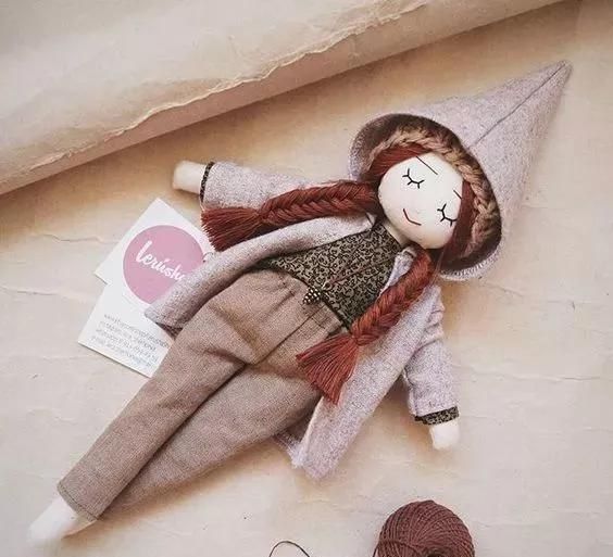 自制玩具熟练的妈妈用碎布给女儿做豪华的换装娃娃