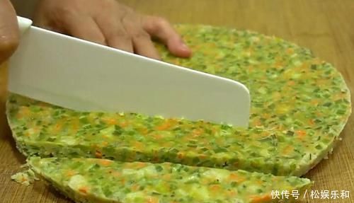 孩子最爱吃的饼,不擀面不揉面,蒸一蒸鲜嫩又营养,孩子1顿吃4个