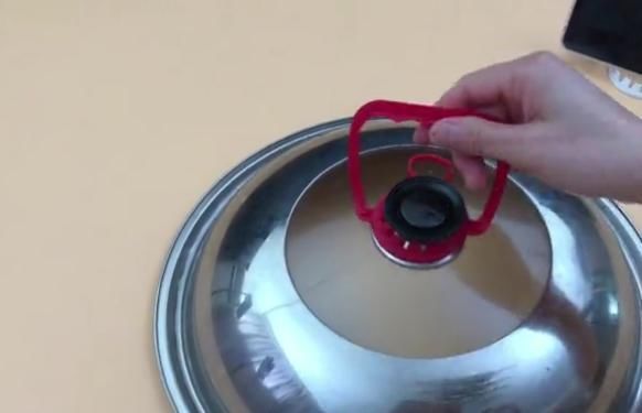 洗菜池一定要放个油桶提手?太实用了,活了30年才知道,太捧了