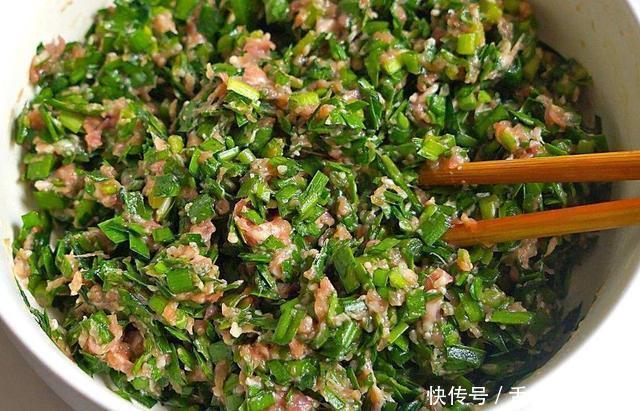 大厨不会告诉你,拌饺子馅时,多加1勺它,好吃10倍,锁水提鲜