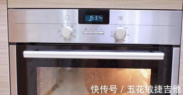 搭配|奶酪火腿水煎包，奶香浓郁的芝士，搭配猪肉火腿，一口下去超满足！