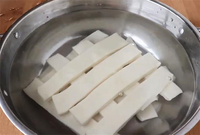 教你做油泼面，做法和诀窍告诉你，堪比白鹿原油泼面，真是一绝