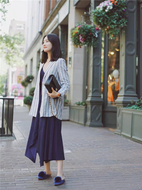 女人到了中年，最好少穿这3种颜色，不是显老就是装嫩，快自查！