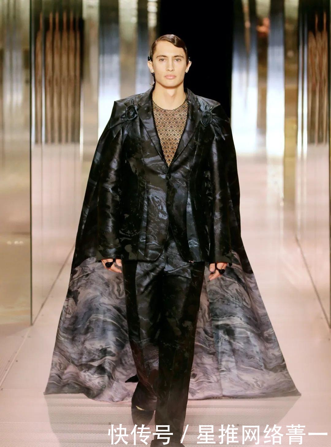 jones|黛米·摩尔走秀的FENDI2021高定秀,她们为艺术站台