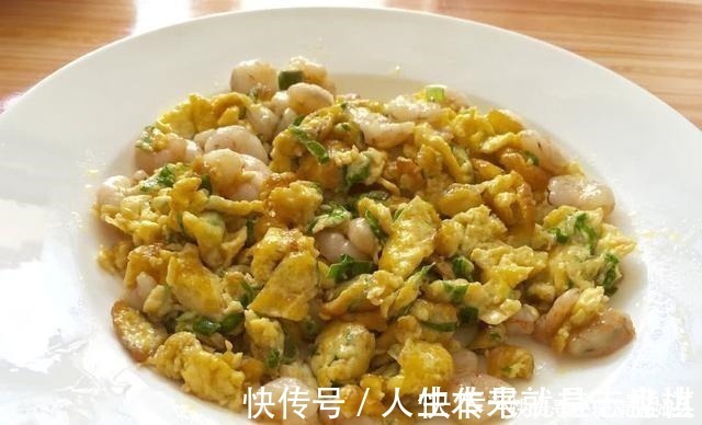 做鸡蛋时,直接下锅难怪难吃,多加这一步,鸡蛋软滑鲜嫩不粘锅