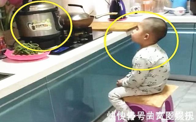 妈妈|大早上到处找不到儿子,不料在厨房看到这画面,妈妈都愣住了