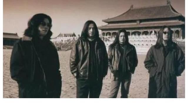 从保安到“摇滚教母”，还是中老年美妆博主，梁龙的人生有多神奇