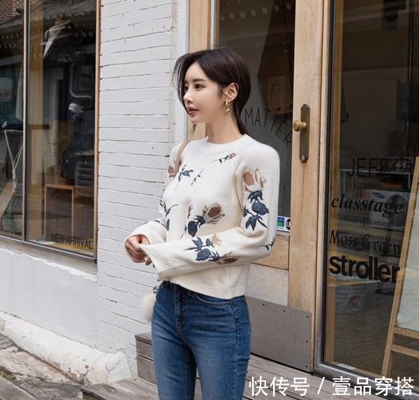 秋叶|女神孙允珠高清时尚搭配：秋冬针织秋叶图案修身白色圆领毛衣