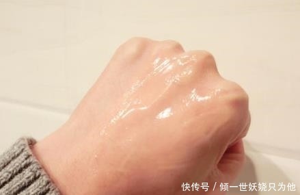 被国人逼上绝路！屈臣氏38元“贱卖”兰蔻粉水，这下雅诗兰黛慌了！