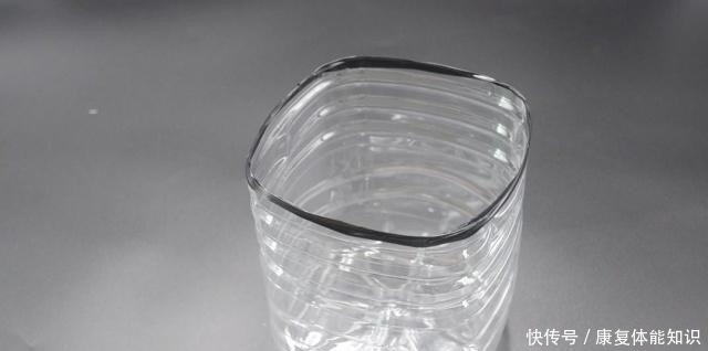 妙用|空油桶上穿2根绳子,太聪明了,解决了困扰大家的一大难题,真棒!