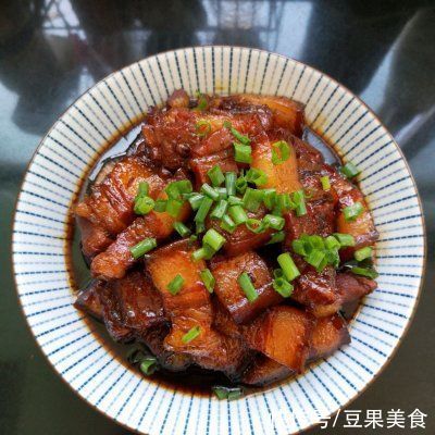 大厨教你这么做红烧肉，分分钟就可以学会