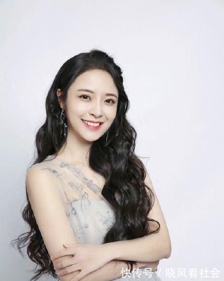 节目|李莎旻子晋级引争议,身上有着浓重湖南台风格,主持人都该稳重?