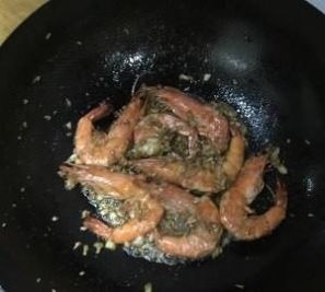 不能出门在家做什么简单营养又美味,送您蒜蓉明虾,吃不胖的肉菜