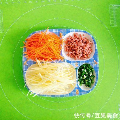  简单快手，超级好吃，你一定要学的土豆胡萝卜鸡蛋饼