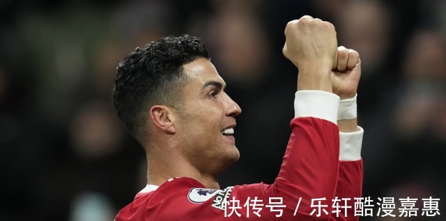 球队|曼联双子星被球迷调侃鲁尼又喝多了,年轻的C罗会传球吗