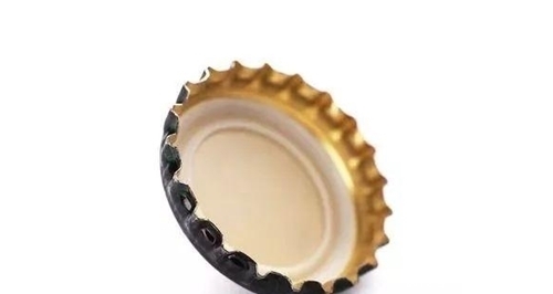  落下|古墓出土“啤酒瓶盖”，是盗墓贼落下的还是文物？专家：女性用的