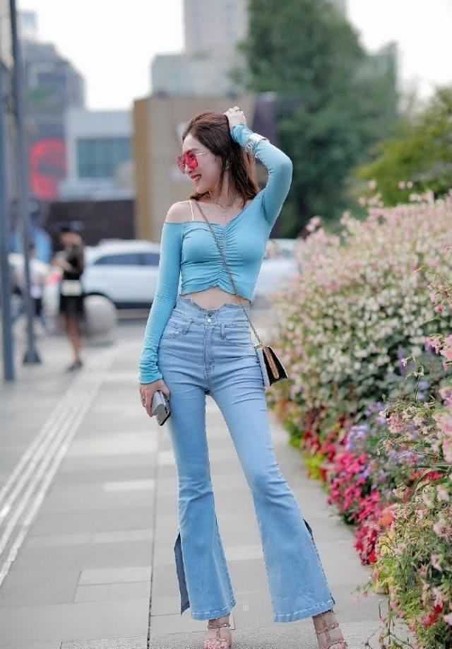 街拍休闲百搭的牛仔裤,你值得拥有一件吧