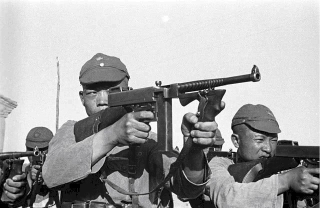 中国|二战日军看到戴这种帽子的中国军队，就立马投降准备挨打，这是为何？