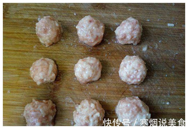 大厨教你制作“四喜丸子”，多加一步骤，丸子好吃不油腻，特下饭
