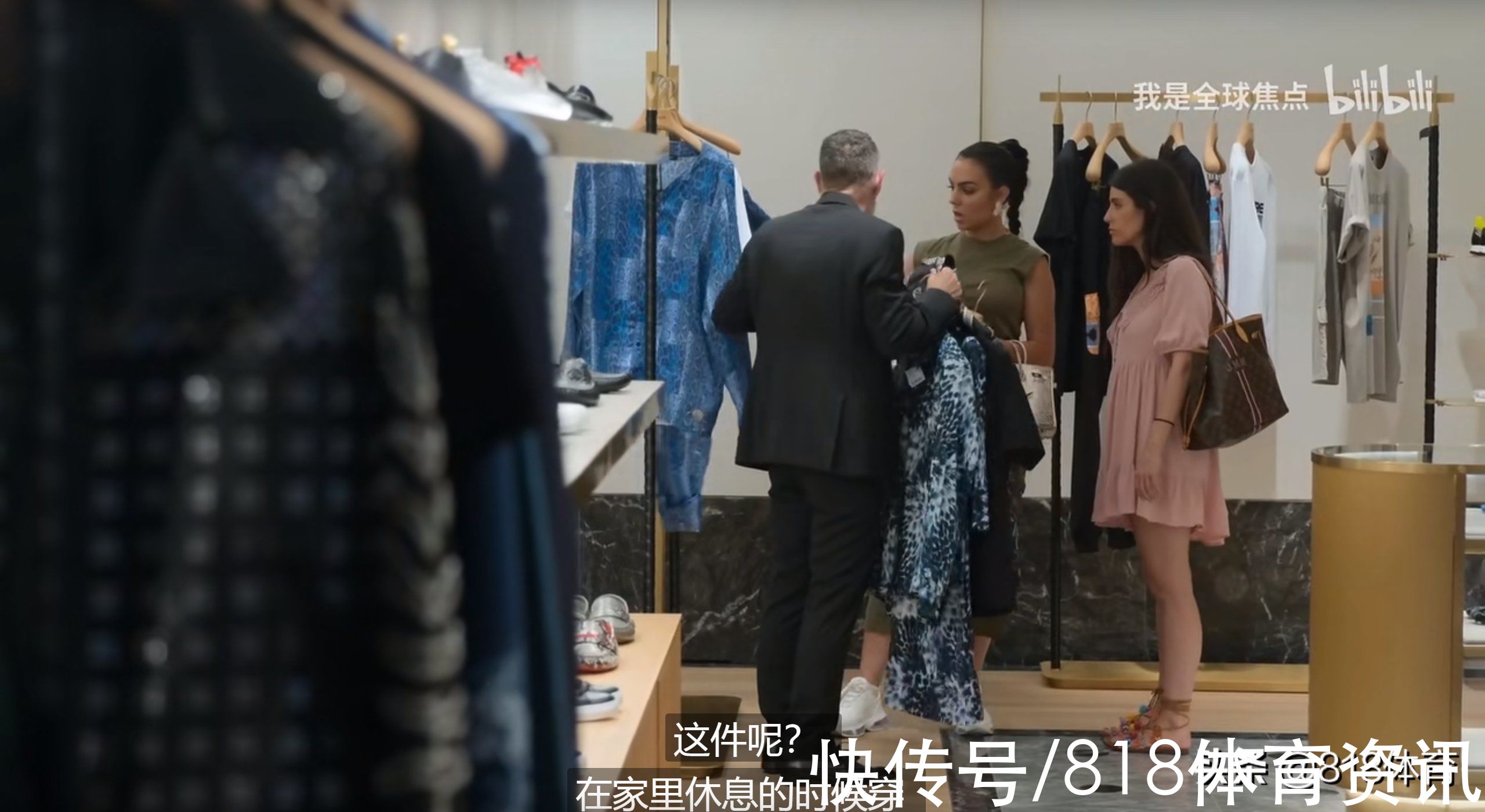 店员|排面!C罗女友逛米兰奢侈品店买衣服+香水,结账时被老板免单太惊喜