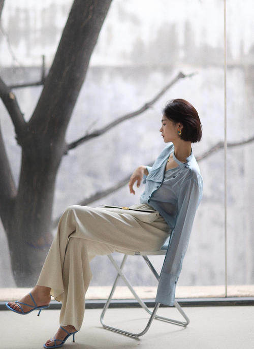 适合职场穿的“衬衣”穿搭灵感：学会这几种“法式”搭配法