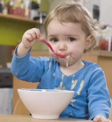 红豆薏米粥|建议常给宝宝吃这3款粥食,不仅营养还促消化,比喝牛奶好处多