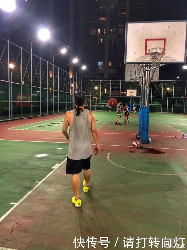 “穷”得只剩鞋!为上千双稀有球鞋,神秘大神家中只剩电视、板凳