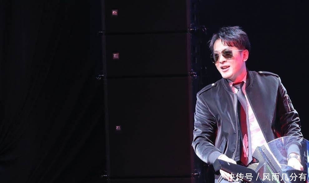 辛巴晒童年照称企业家,复出造势单膝跪地,三大人群反对前途难料