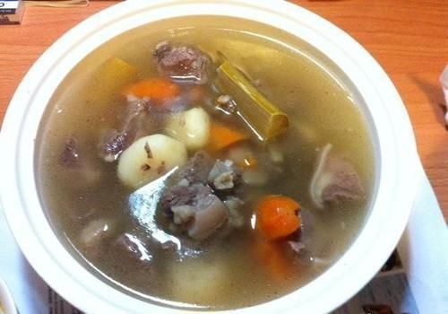 羊肉汤|炖羊肉,放“1红1白3黄”能有效去除膻味,肉嫩汤鲜香气十足!