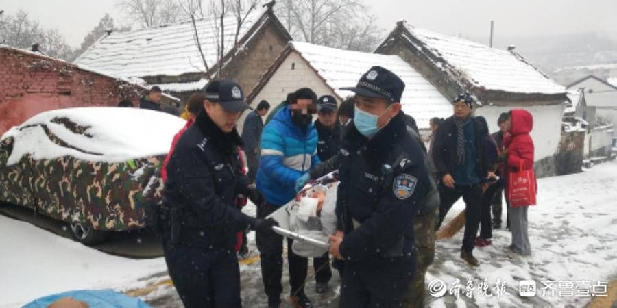 救护车|女子坠楼救护车救援受阻，博山民警合力冒雪抬人