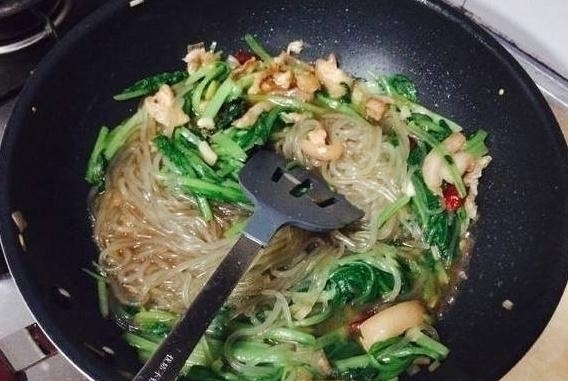 浸泡|粉条一炒就成团?那是因为你只会傻焯水!多加这步,粉条根根分明