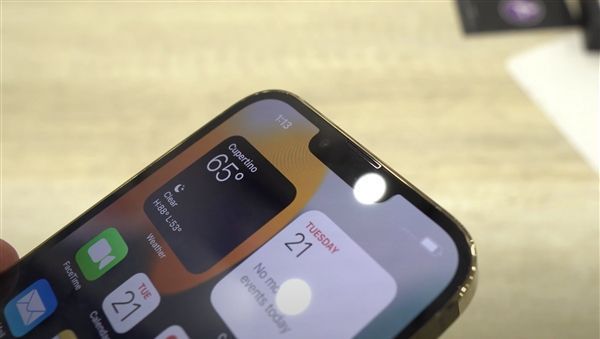 刘海|罚款20万！网友上手iPhone13真机：对比iPhone12刘海终于变美