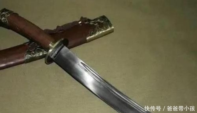 老汉儿#老汉500万出售祖传宝刀,专家对其指责,老人却称没权干涉他