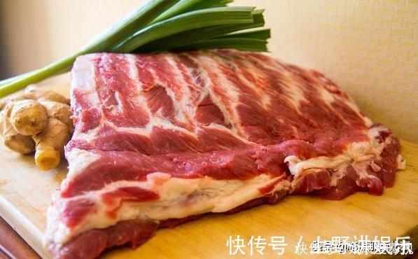 不论炖排骨还是炖鸡，都不要焯水，一招搞定，肉不柴不腥