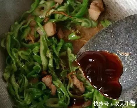 辣椒炒肉先炒辣椒还是先炒肉?很多人都做错了,难怪炒不好吃