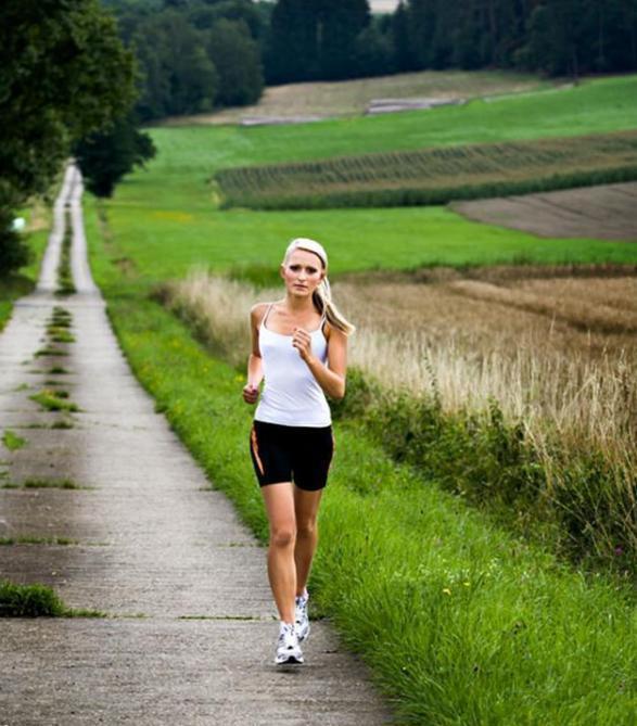 鱼肉|“延缓衰老”9种行为,多喝水第7,泡脚第4,第1很多人做不到?