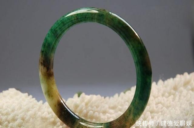 首饰|农夫们辛辛苦苦的采玉,只是为了给贵妇做首饰徒增一点美色?