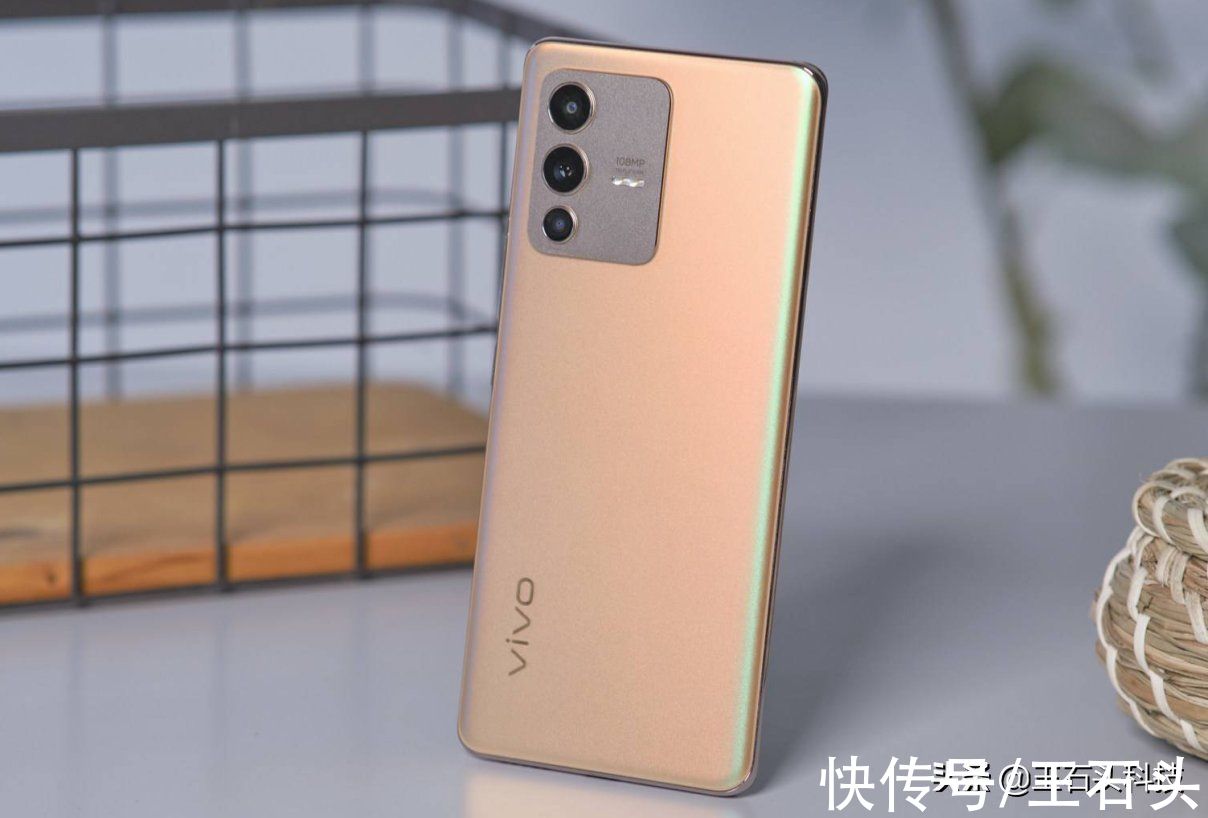 S12|全新vivo S12系列，实力不容低调，凭什么获得人民网点赞？