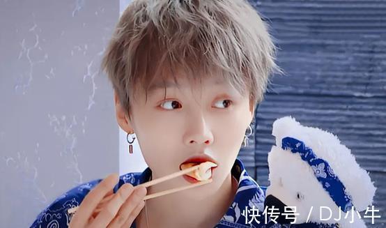 打卡吧吃货团|看了《打卡吧吃货团》，我的眼泪从嘴角流出来