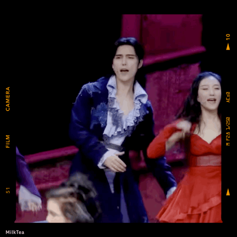 古典$他就像一幅古典的油画一样,真好看!