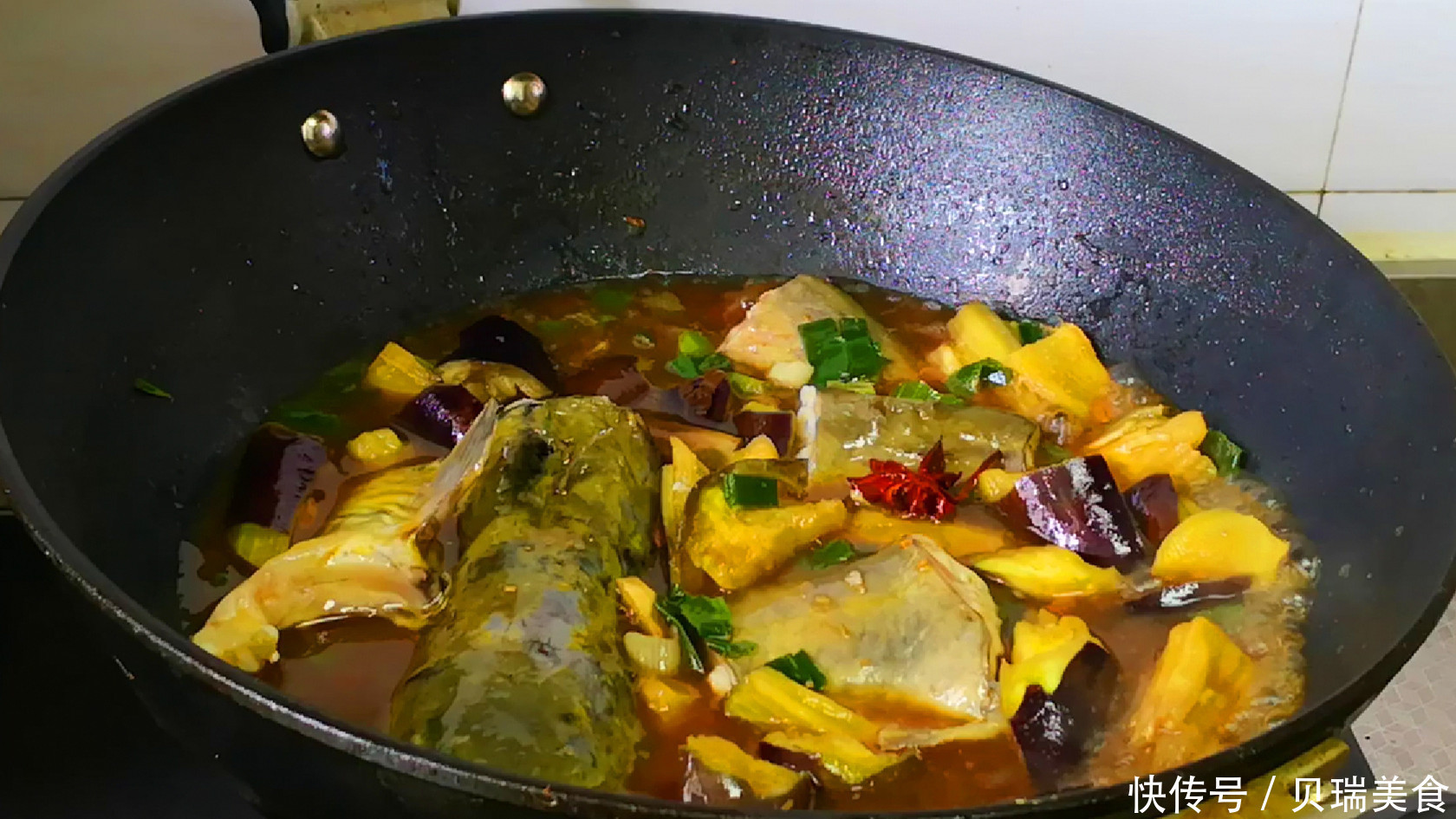  味道|鲶鱼好吃有诀窍，做好关键2步，鲶鱼土腥味全无，味道特别鲜美