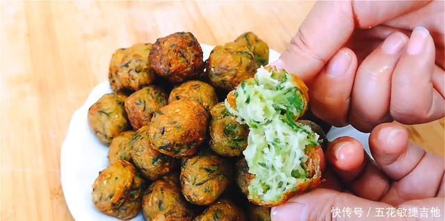  油腻|萝卜丸子家常做法，不加一滴水，外脆里嫩，一点也不油腻，太香了
