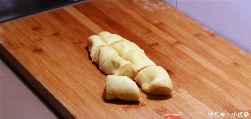 配方|早餐用电饭锅做面包的配方,比蒸的馒头还香甜,一大锅香喷喷