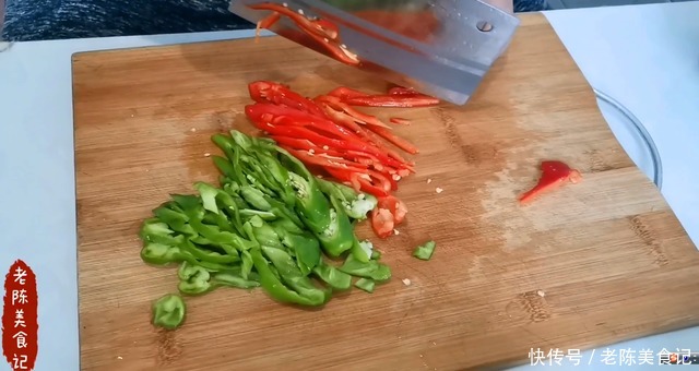 1个茄子,3个辣椒,教你茄子不发黑不油腻的做法,香辣可口下饭